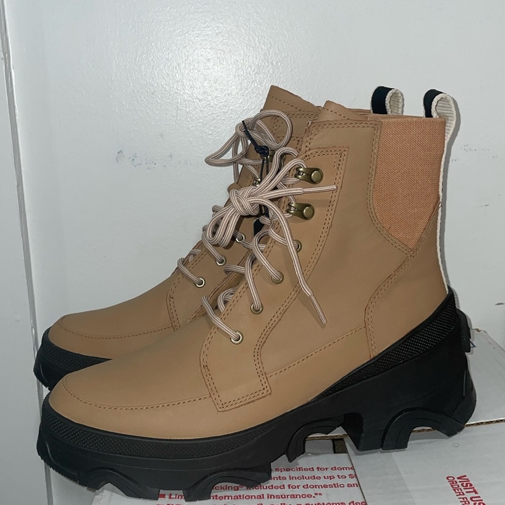 Sorel boots size 8.5
